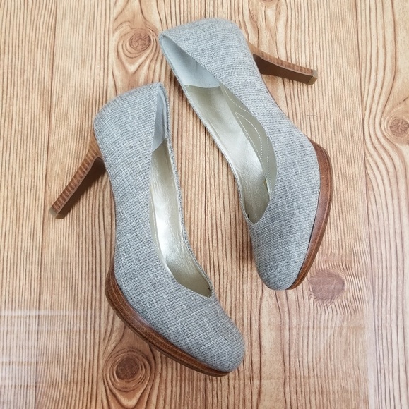 Tahari Lonnie Taupe Textured Stacked Pump - Picture 2 of 6